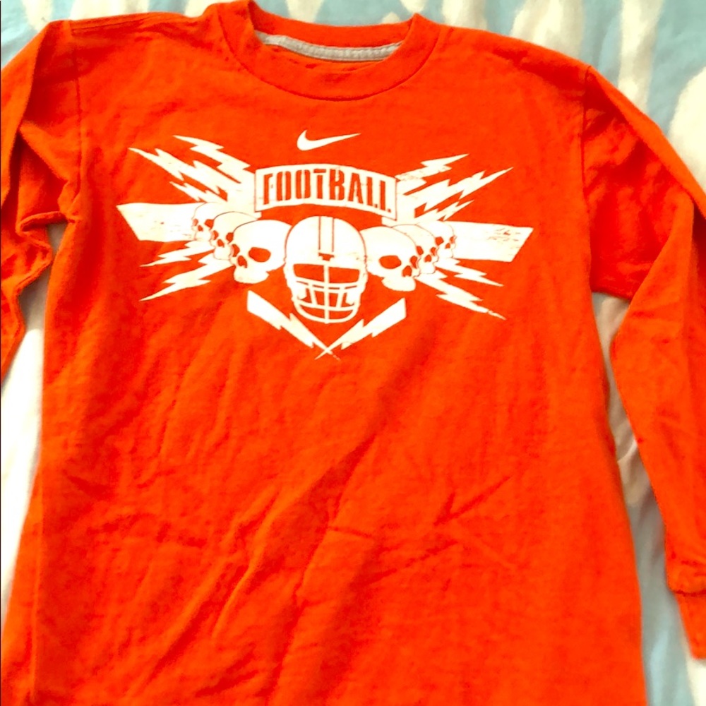 Boy’s Nike long sleeve shirt